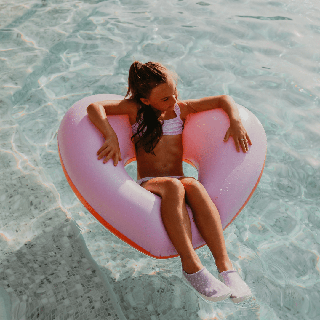 Iconic Tones | Purple/Red Heart Swim Ring Ø 90 cm