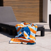 Tropic Shark | Multicolored Microfiber Towel 135 x 65 cm